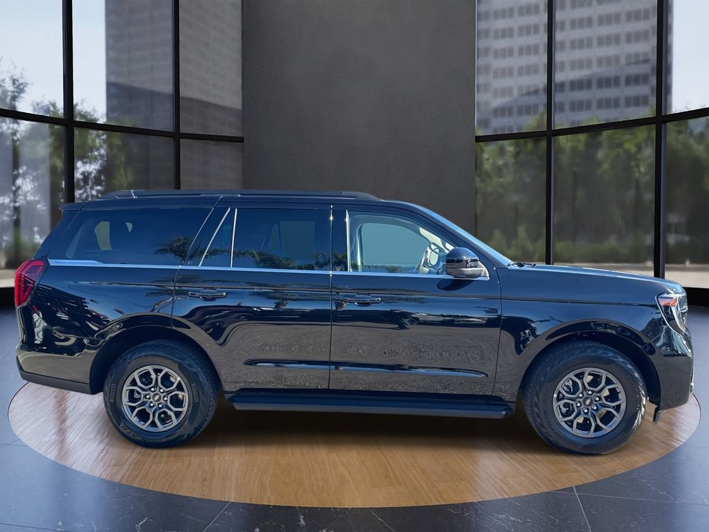 Certified 2025 Ford Expedition Active RWD image 2