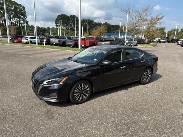 Used 2024 Nissan Altima 2.5 SV FWD image 11