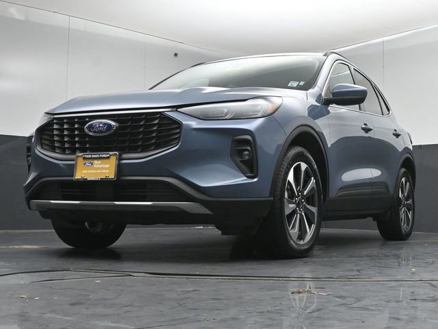 Certified 2025 Ford Escape Platinum AWD/4WD image 3