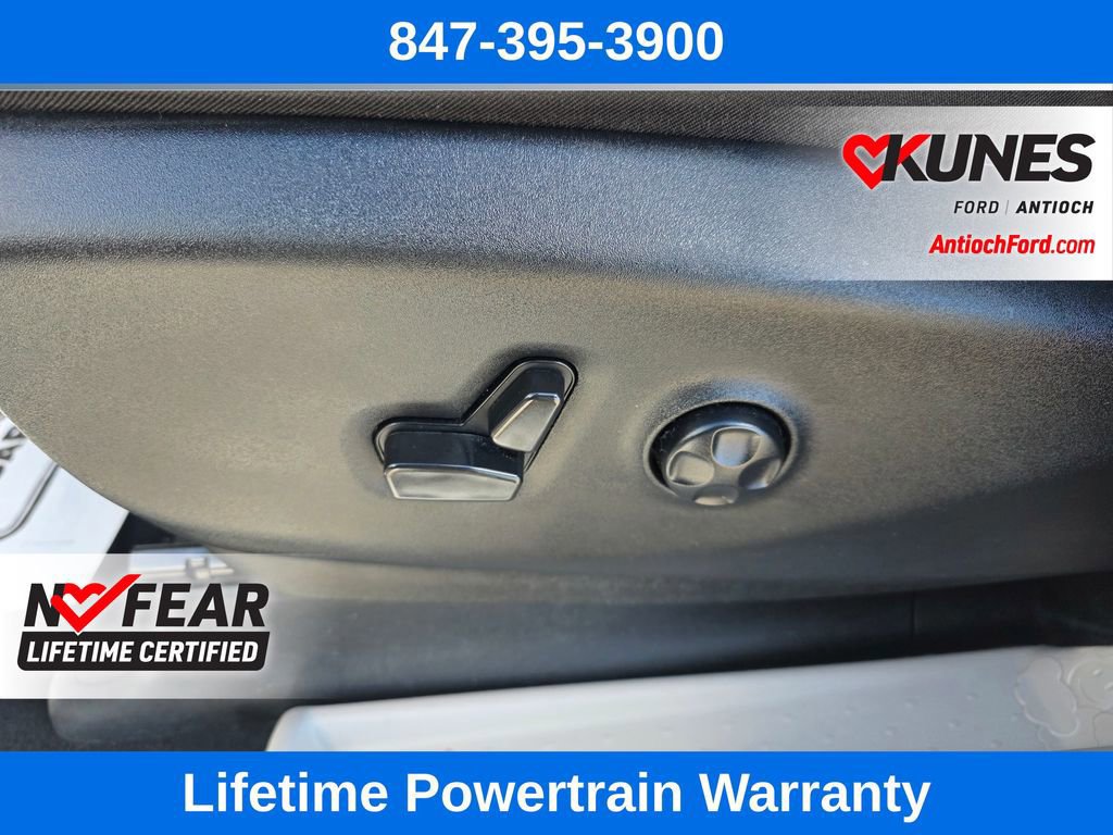 Used 2024 Chrysler Pacifica Touring-L image 17