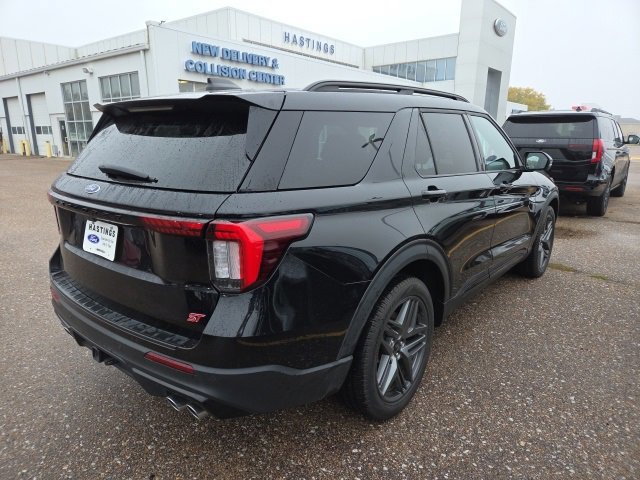 Certified 2025 Ford Explorer ST image 3