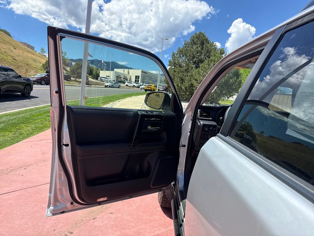 Used 2022 Toyota 4Runner TRD Off-Road AWD/4WD image 12
