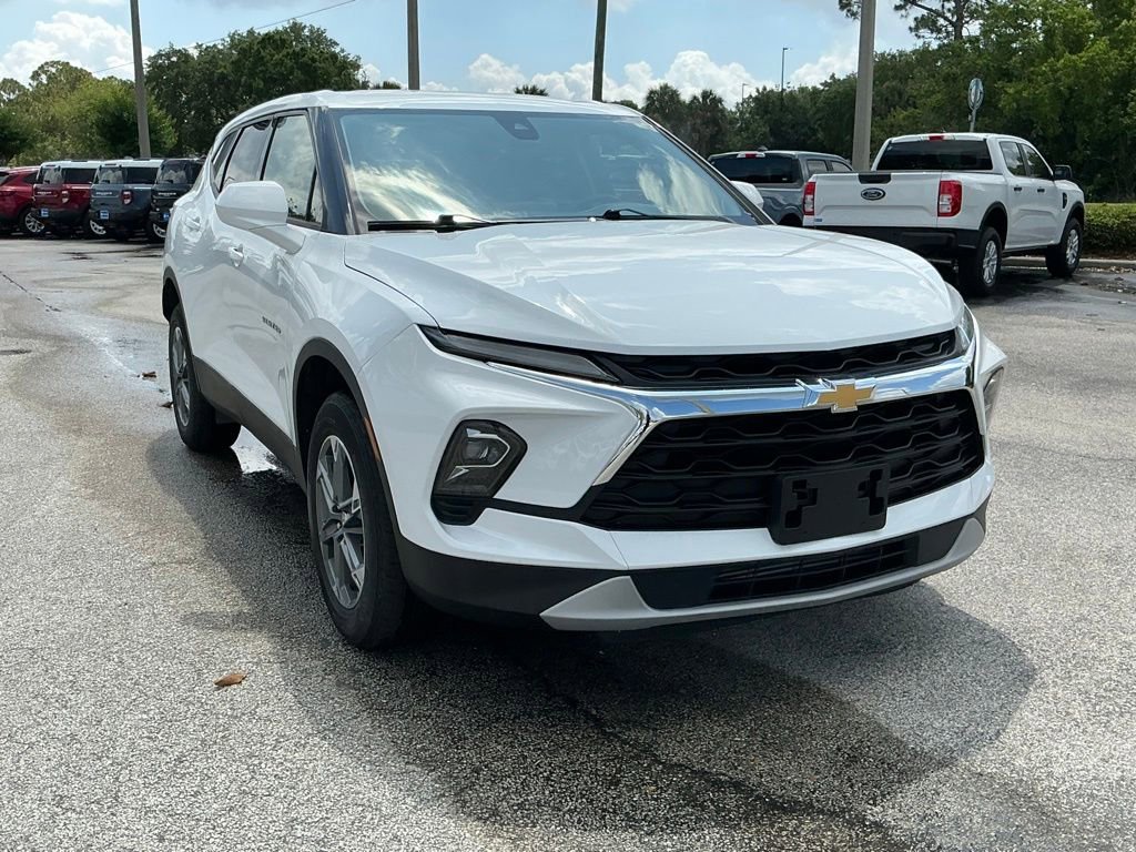 Used 2025 Chevrolet Blazer LT FWD image 11