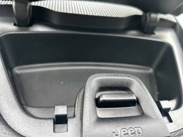 Used 2021 Jeep Cherokee Limited w/ Elite Package FWD image 29