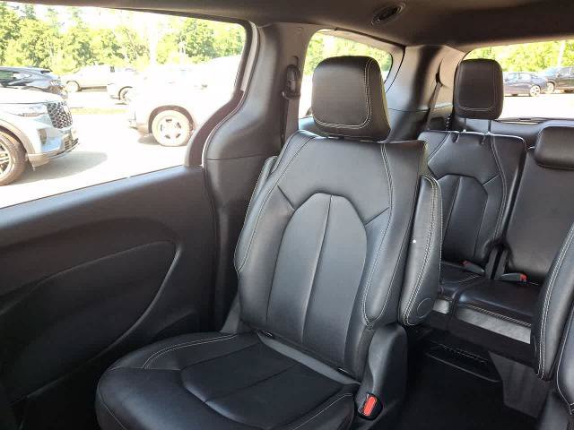 Used 2024 Chrysler Pacifica Limited FWD image 12