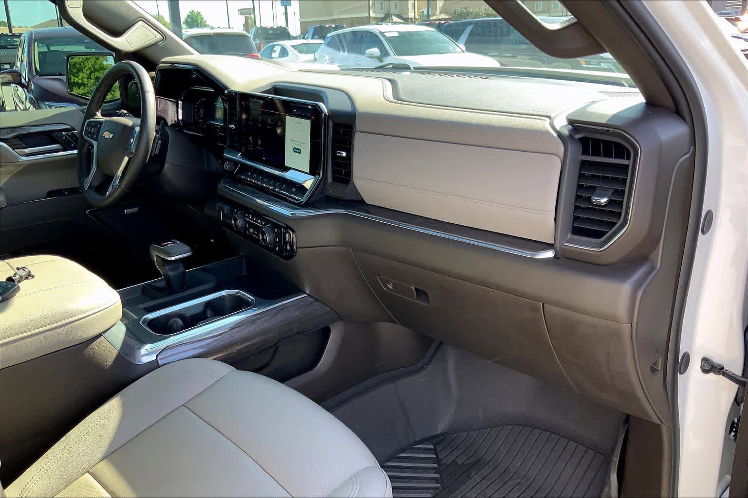Used 2025 Chevrolet Silverado 1500 LTZ w/ LTZ Premium Package AWD/4WD image 18