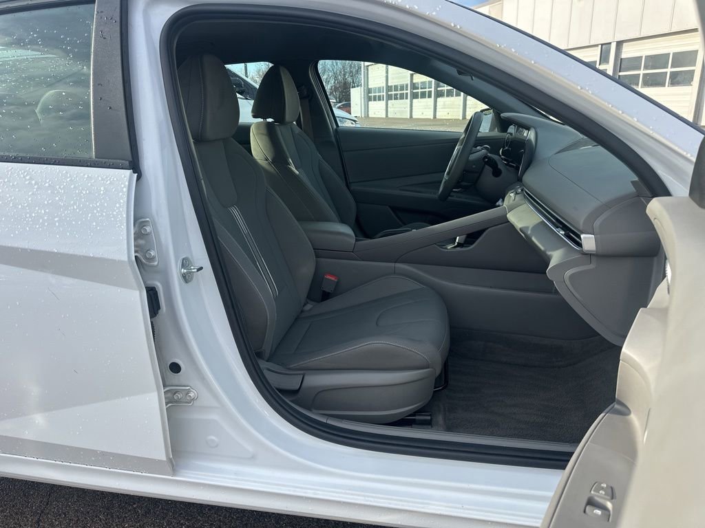 Used 2024 Hyundai Elantra SEL image 21