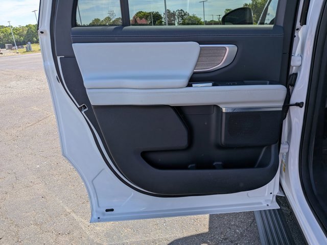 Certified 2025 Ford Expedition Max Platinum AWD/4WD image 27