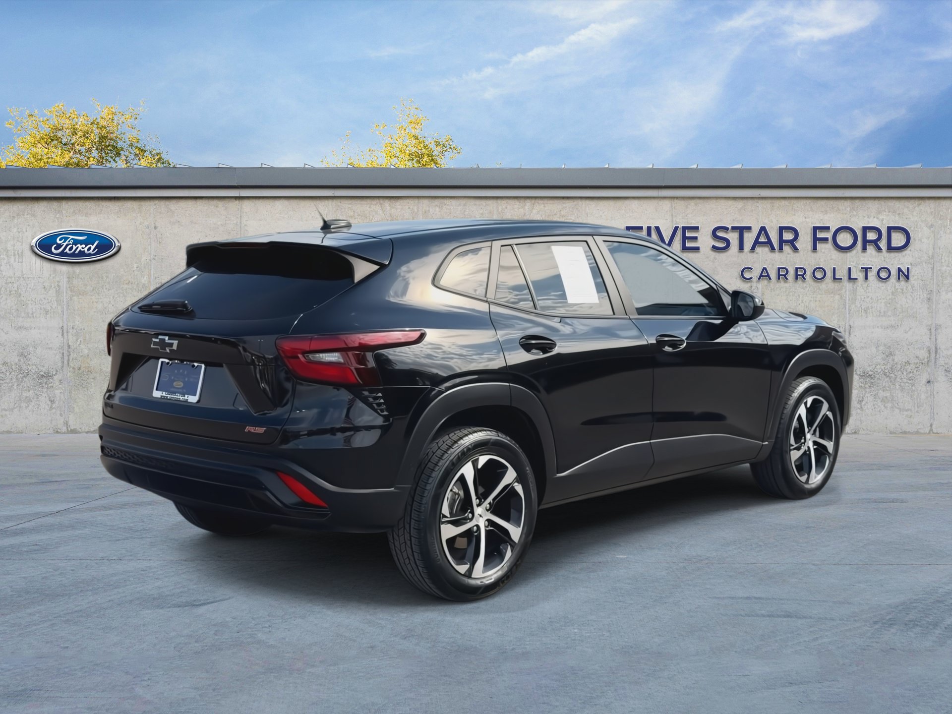 Used 2024 Chevrolet Trax RS w/ Sunroof Package FWD image 8