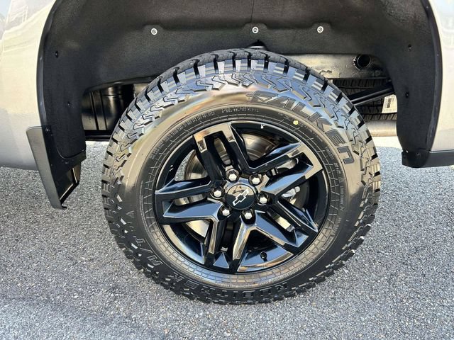 Used 2022 Chevrolet Silverado 1500 LT Trail Boss w/ LT Trail Boss Premium Package AWD/4WD image 3