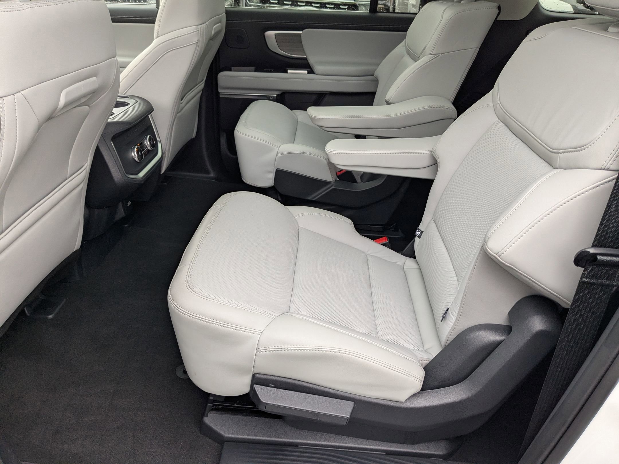 Certified 2025 Ford Expedition Max Platinum w/ Driver's Package image 33