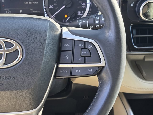 Used 2023 Toyota Highlander XLE image 26