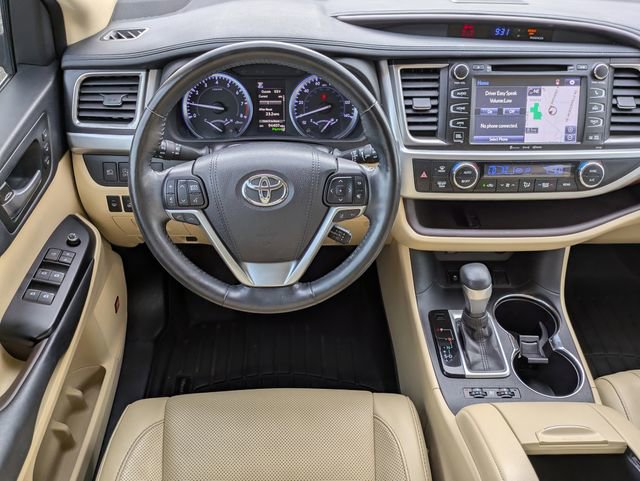 Used 2018 Toyota Highlander Limited Platinum FWD image 16
