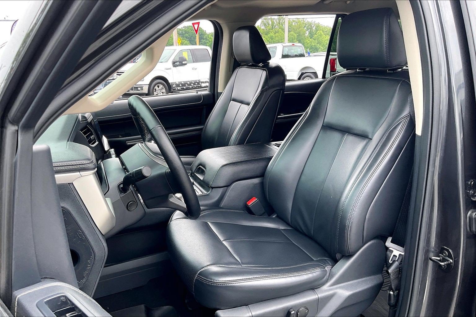 Certified 2024 Ford Expedition XLT RWD image 22