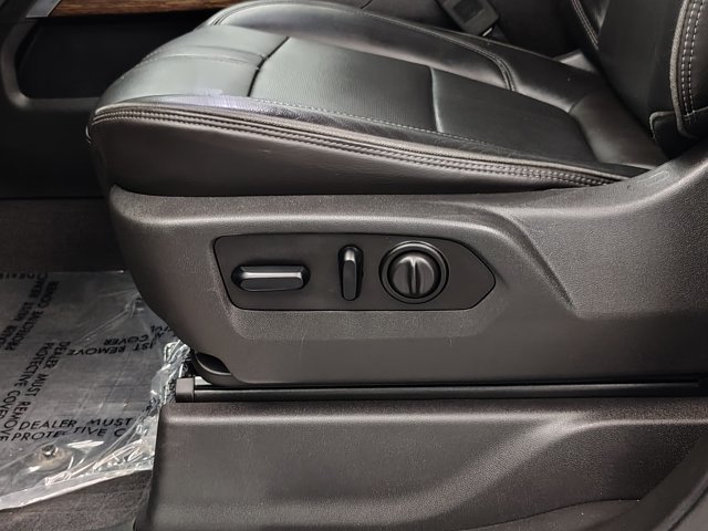 Used 2019 Chevrolet Silverado 1500 High Country w/ Technology Package AWD/4WD image 26
