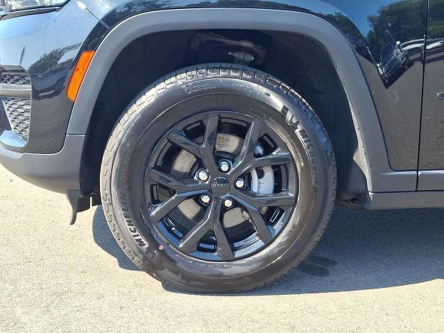 Used 2025 Jeep Grand Cherokee Altitude AWD/4WD image 29