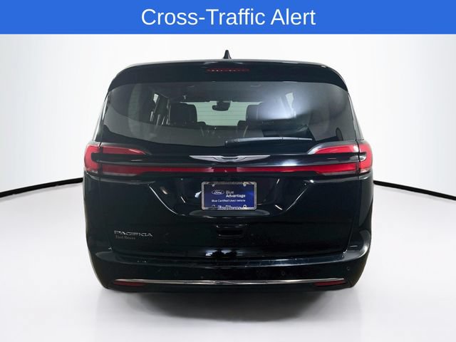 Used 2024 Chrysler Pacifica Touring-L FWD image 9