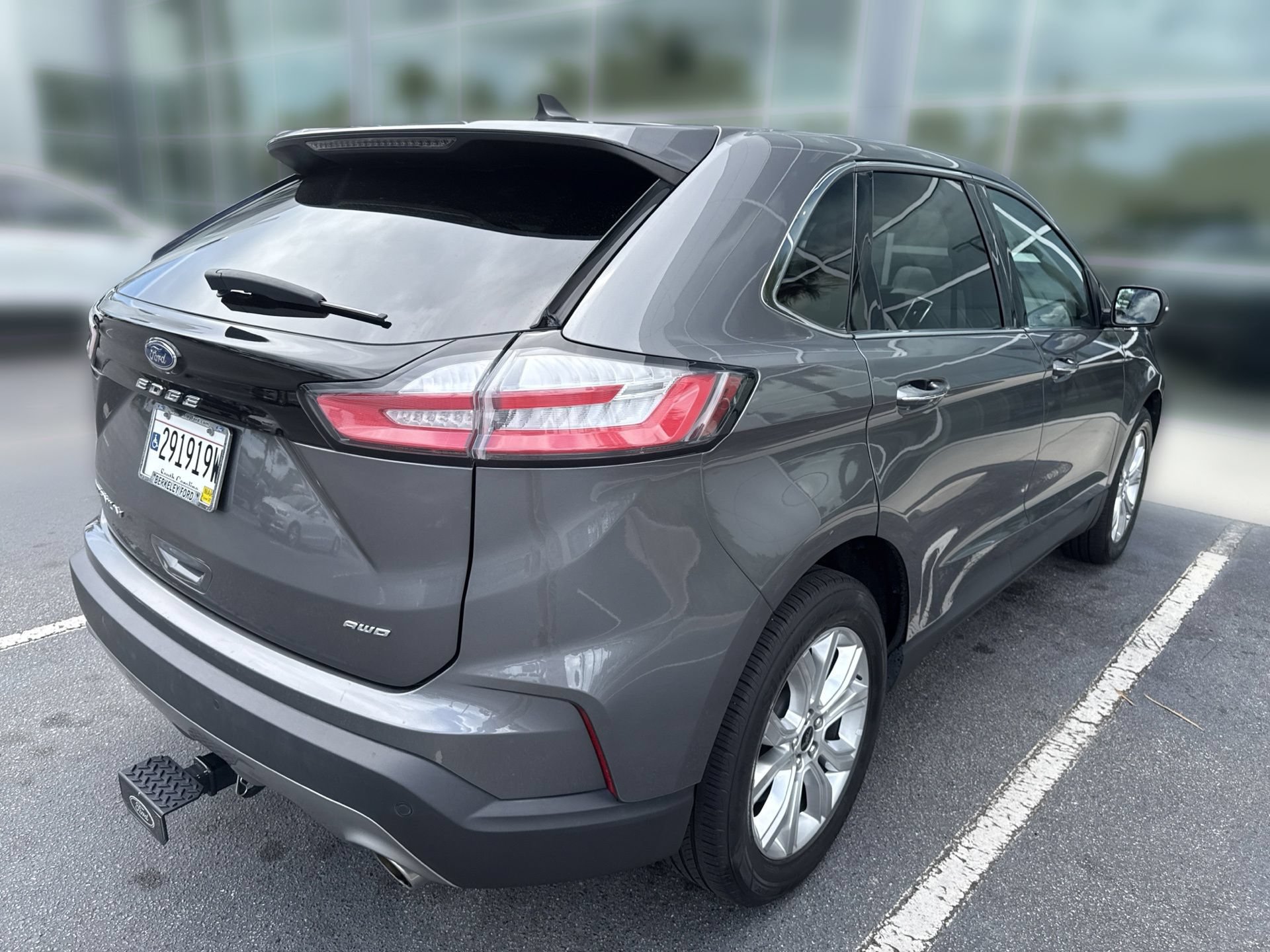 Certified 2023 Ford Edge Titanium AWD/4WD image 4