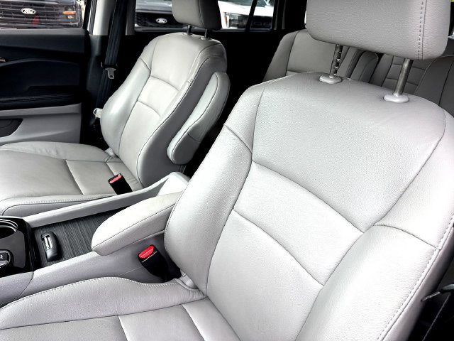 Used 2021 Honda Pilot Touring image 11