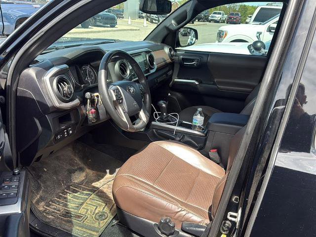 Used 2017 Toyota Tacoma Limited w/ Tow Package AWD/4WD image 5