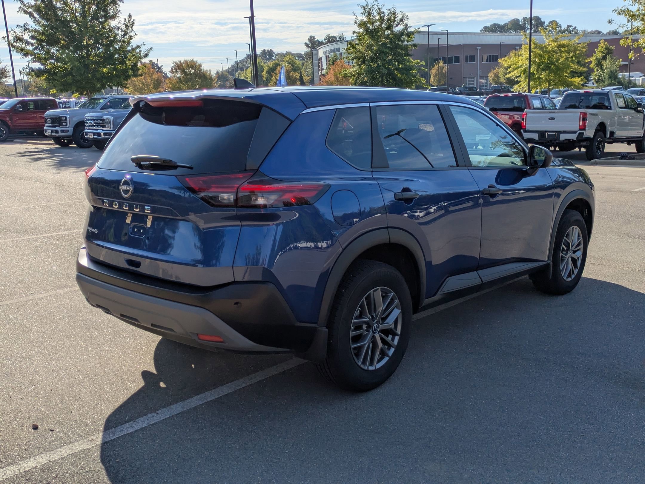 Used 2023 Nissan Rogue S image 6