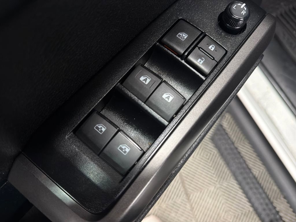 Used 2022 Toyota Tacoma TRD Off-Road w/ Technology Package image 17