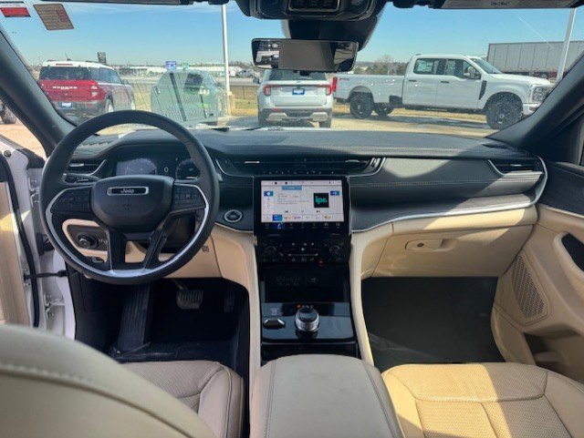 Used 2023 Jeep Grand Cherokee Limited w/ Luxury Tech Group II image 28