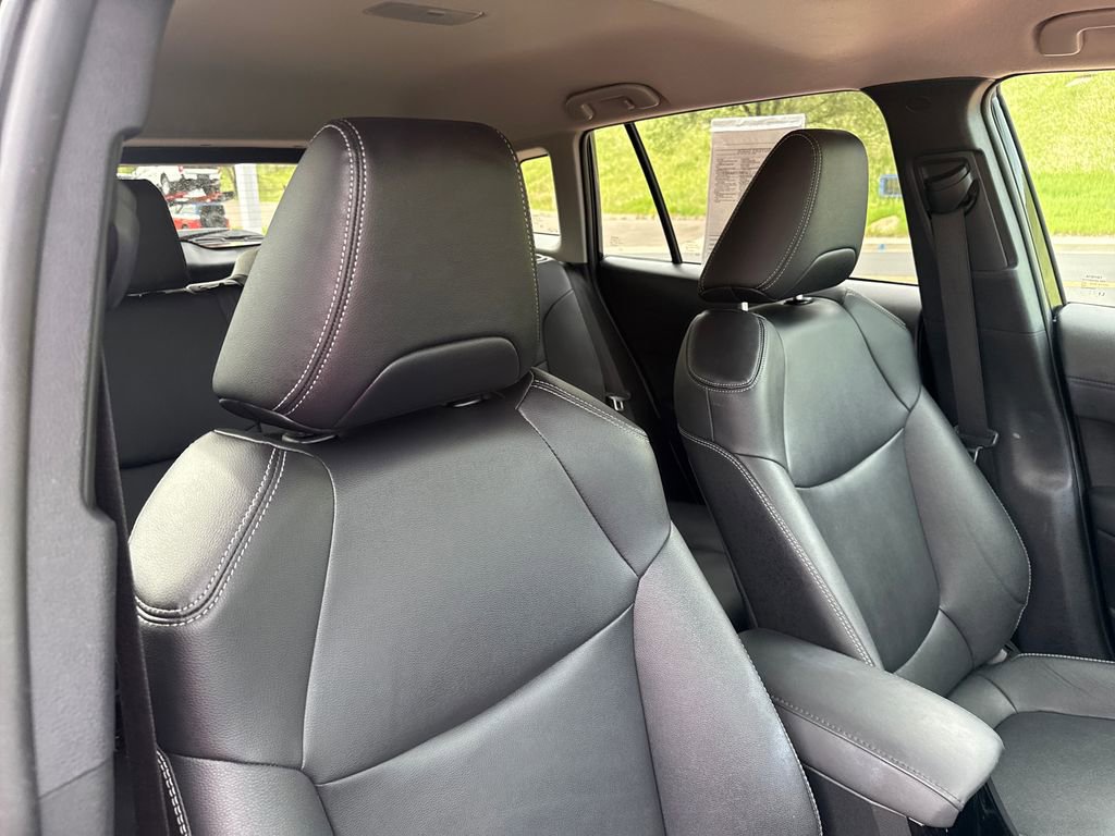 Used 2024 Toyota Corolla Cross XLE AWD/4WD image 34