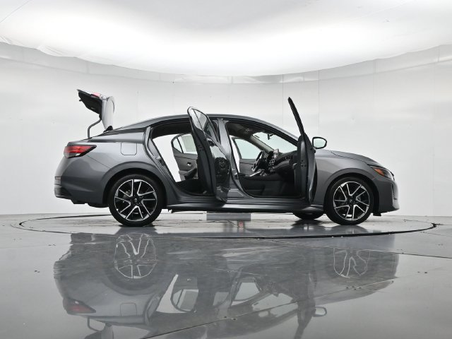 Used 2025 Nissan Sentra SR FWD image 52