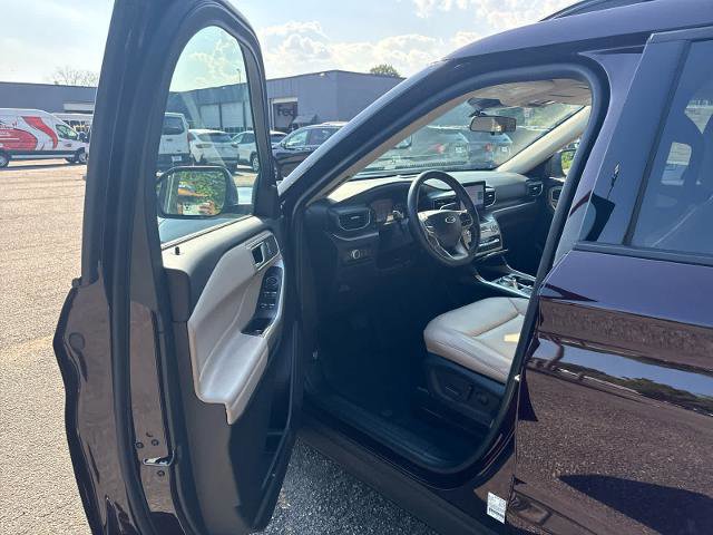 Certified 2023 Ford Explorer XLT w/ Equipment Group 202A image 7