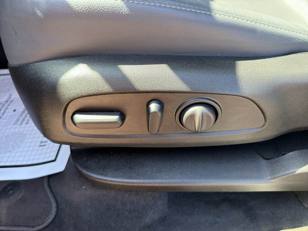 Used 2021 Chevrolet Traverse LT w/ LT Premium Package image 11