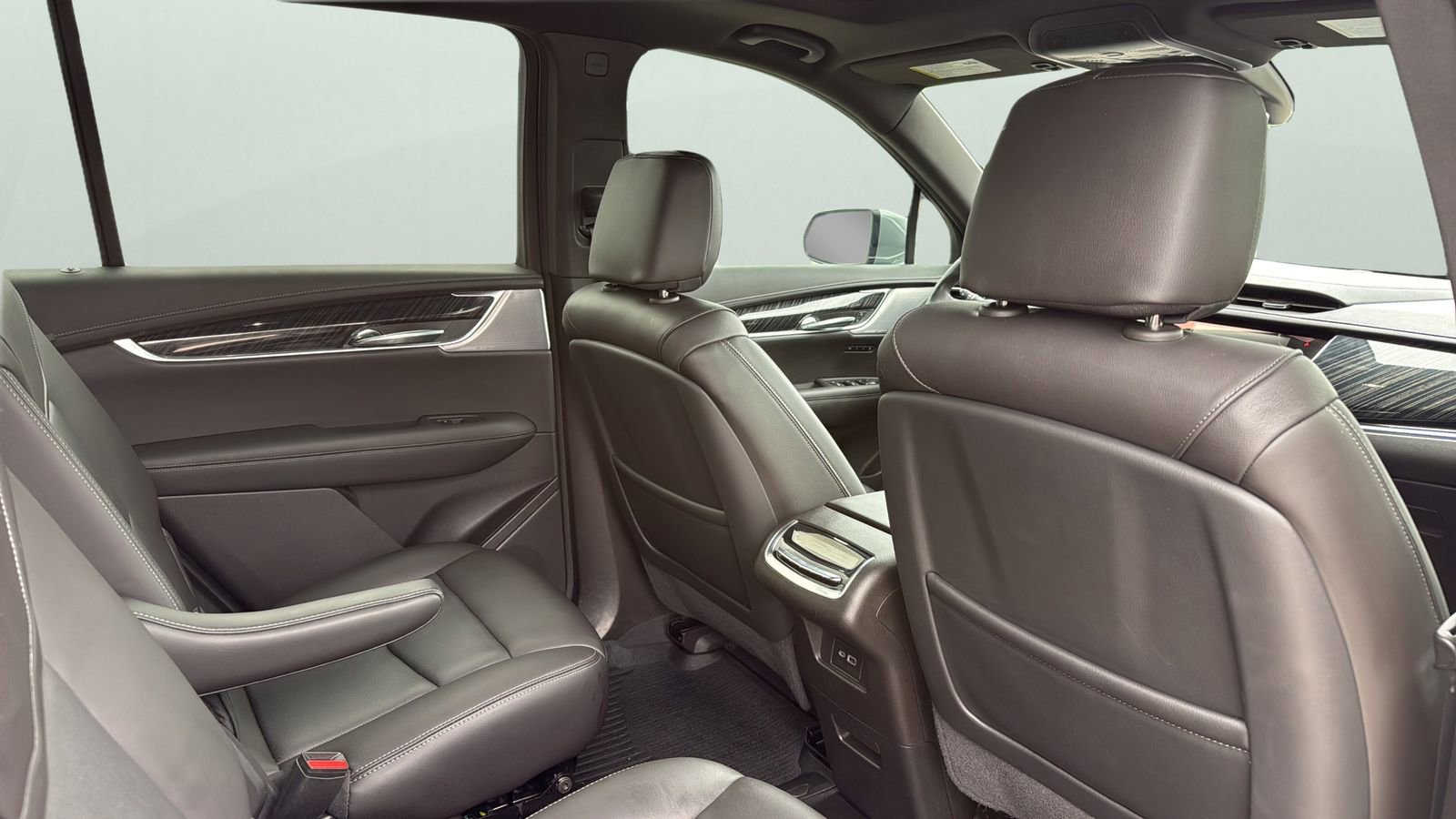 Used 2023 Cadillac XT6 Premium Luxury w/ Technology Package FWD image 28