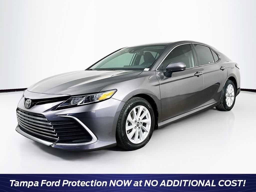 Used 2022 Toyota Camry LE image 1