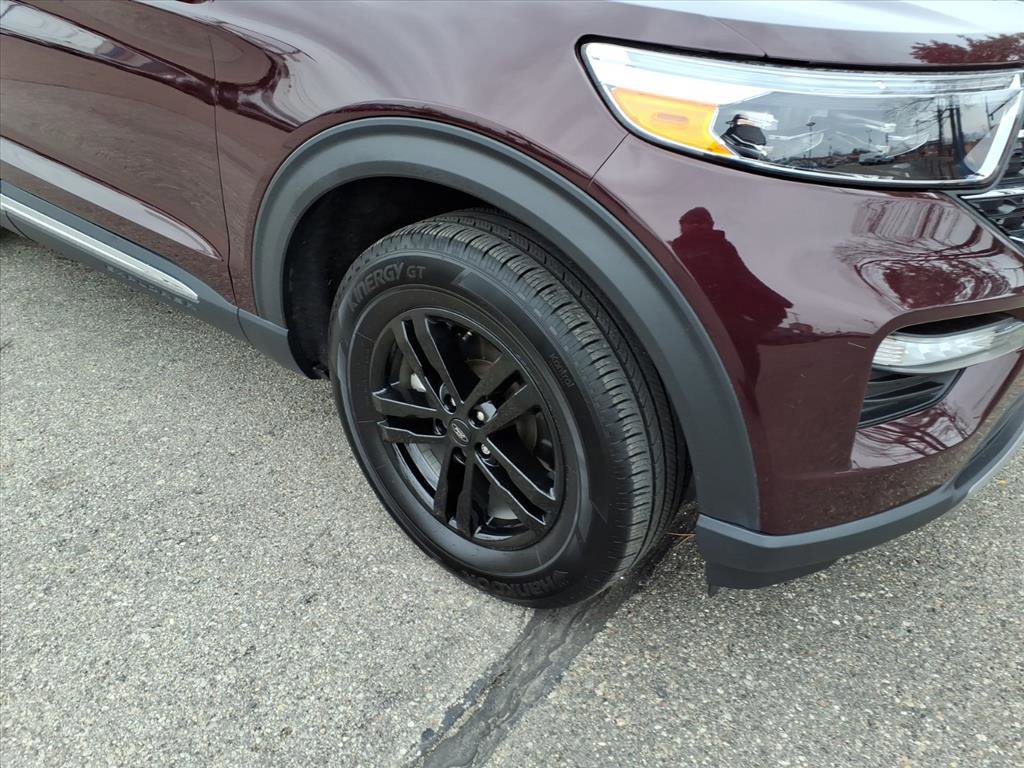 Certified 2022 Ford Explorer XLT w/ Equipment Group 202A image 8