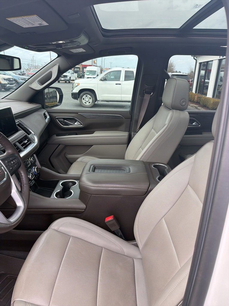 Used 2022 GMC Yukon XL SLT w/ SLT Premium Package image 7
