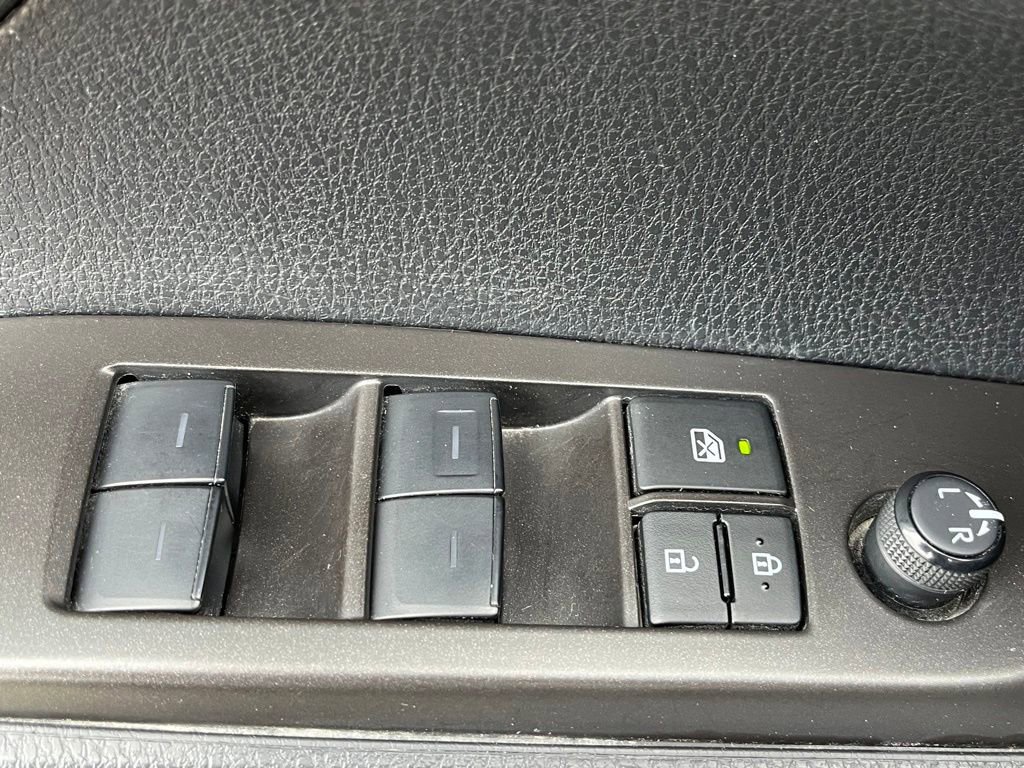 Used 2023 Toyota Camry SE w/ Convenience Package image 19