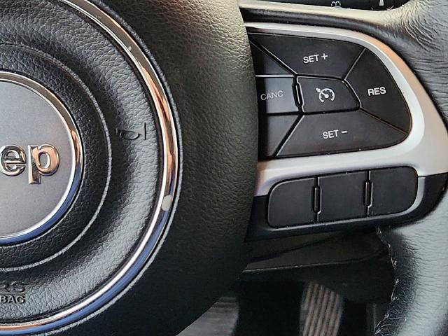 Used 2017 Jeep Renegade Latitude FWD image 14