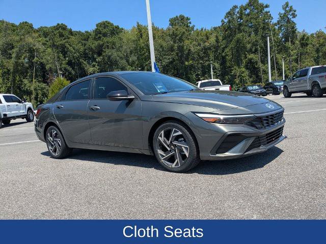 Used 2025 Hyundai Elantra Sport FWD image 2
