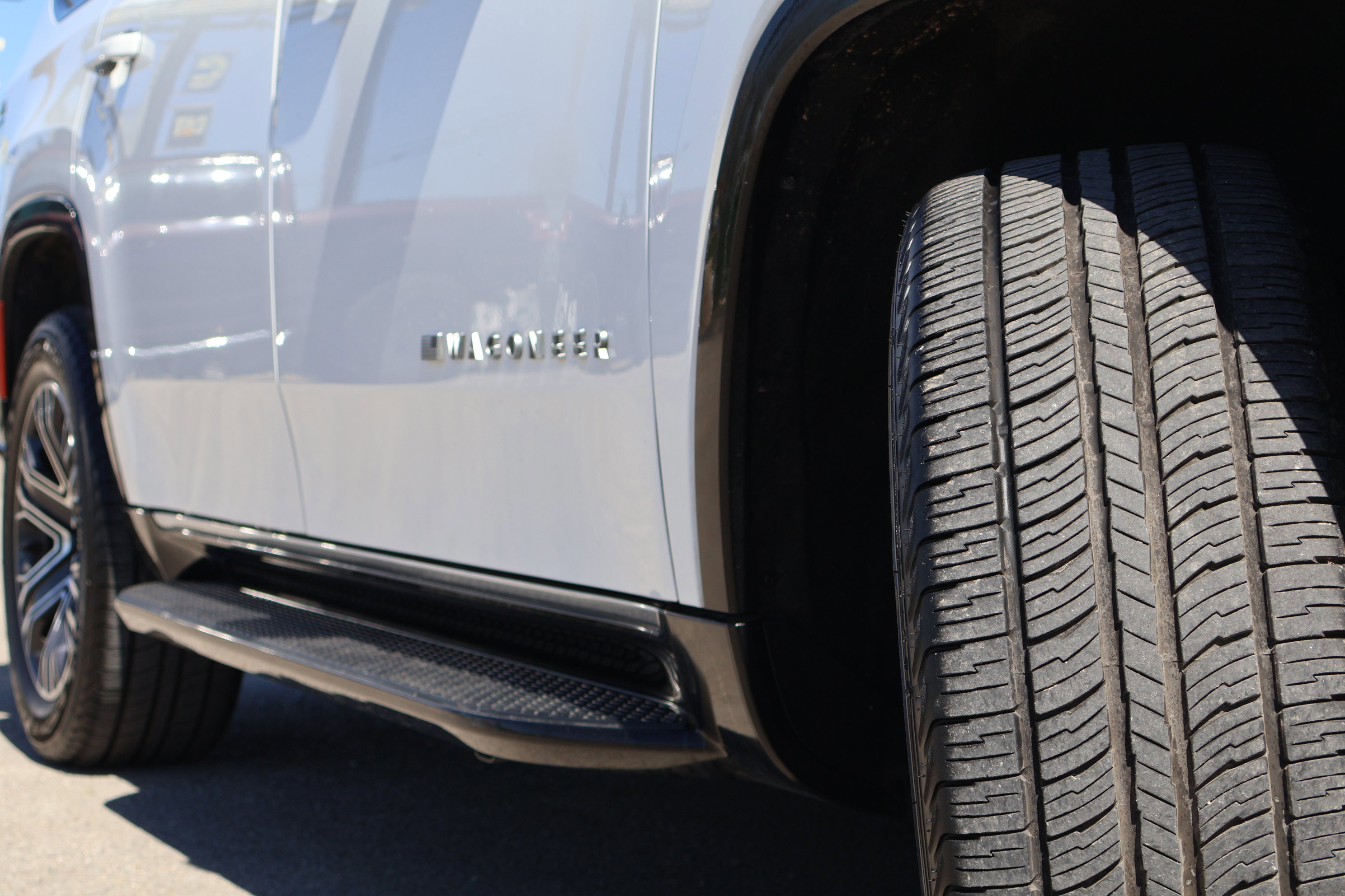 Used 2024 Jeep Wagoneer Series II w/ Flexible Seating Group image 11