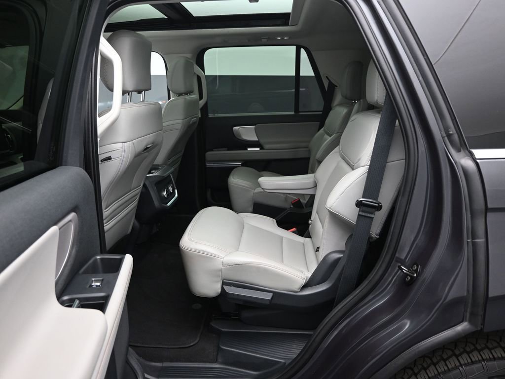 Certified 2025 Ford Expedition Active image 48