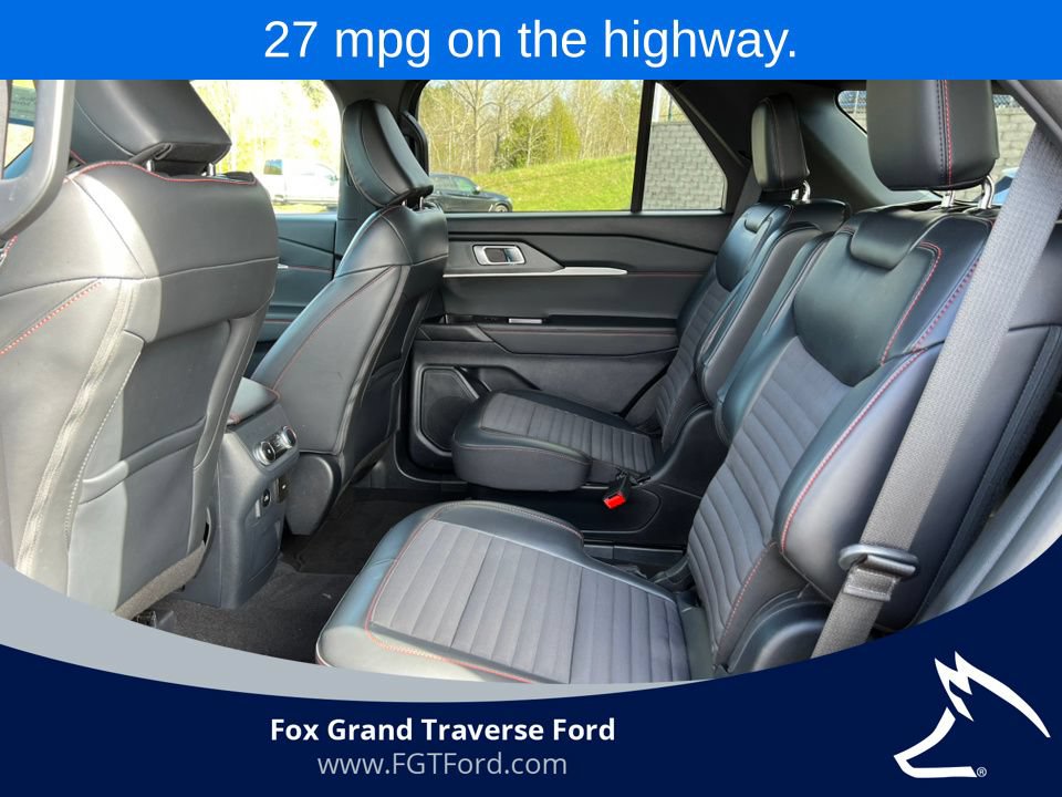 Certified 2025 Ford Explorer ST-Line AWD/4WD image 5
