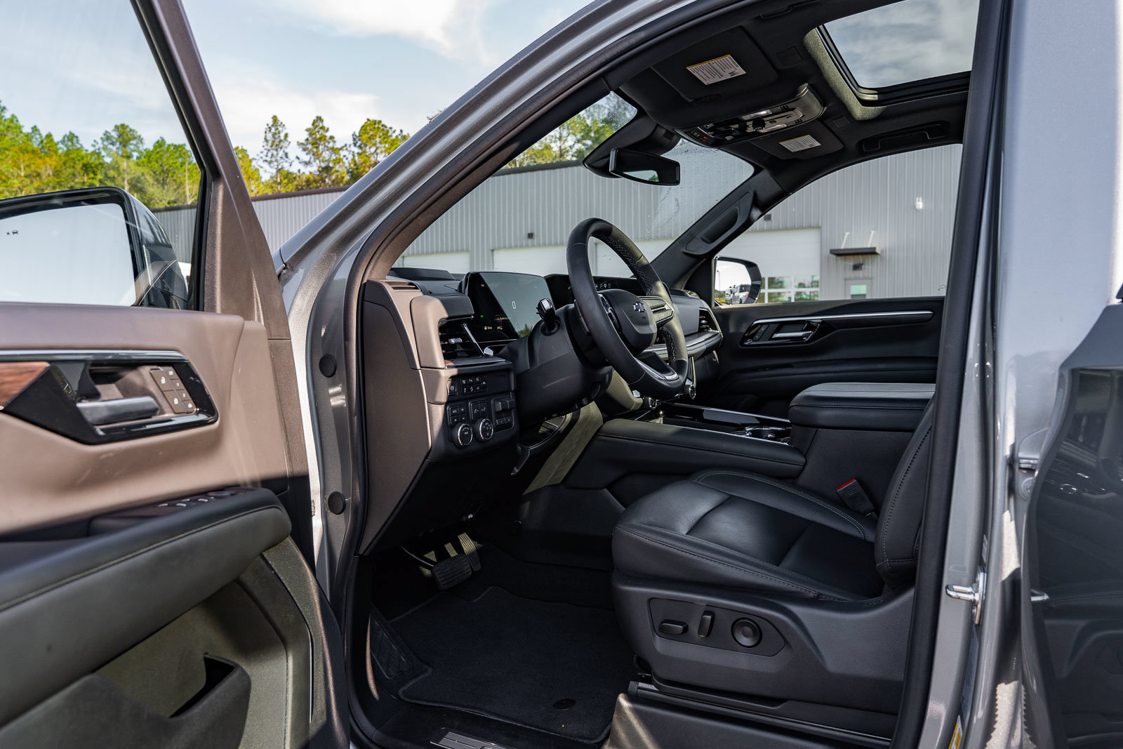 Used 2026 Chevrolet Tahoe Z71 w/ Sun And Tow Package AWD/4WD image 18