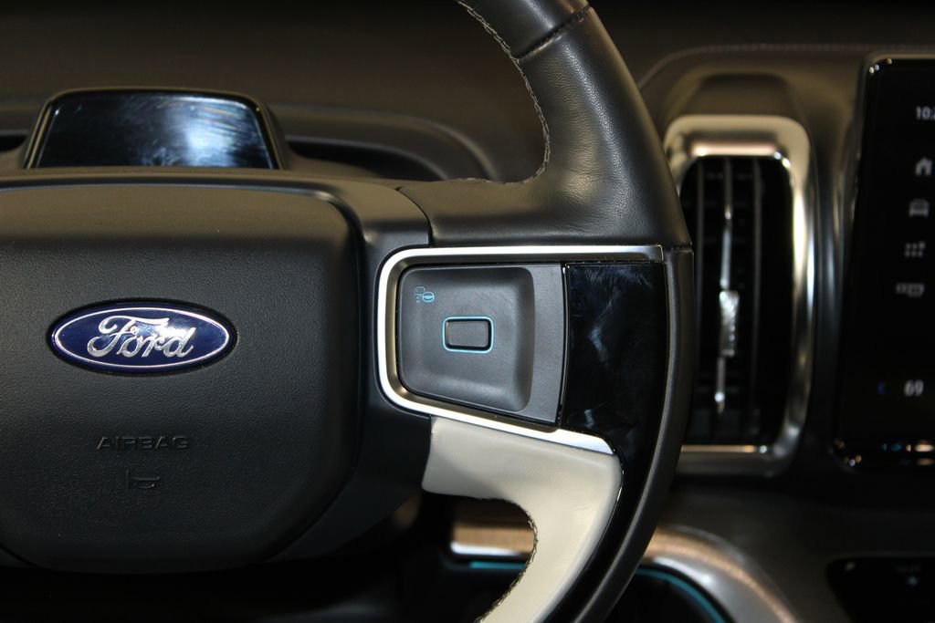 Certified 2025 Ford Expedition Platinum image 19