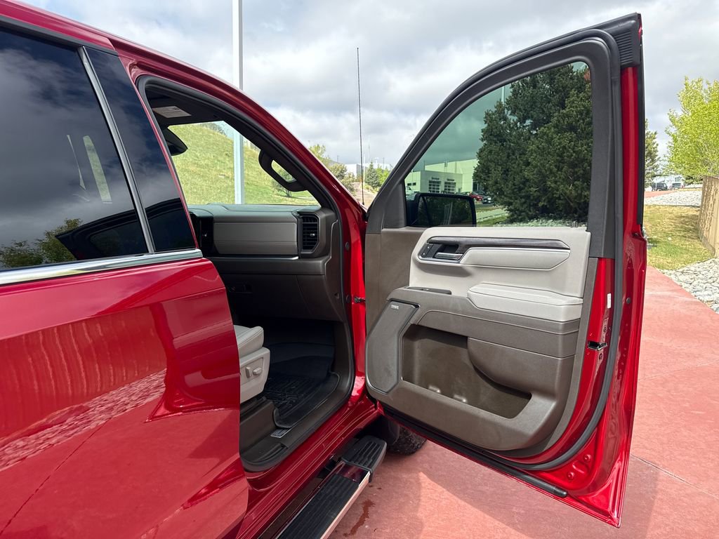 Used 2026 Chevrolet Silverado 1500 LTZ w/ LTZ Convenience Package II AWD/4WD image 29