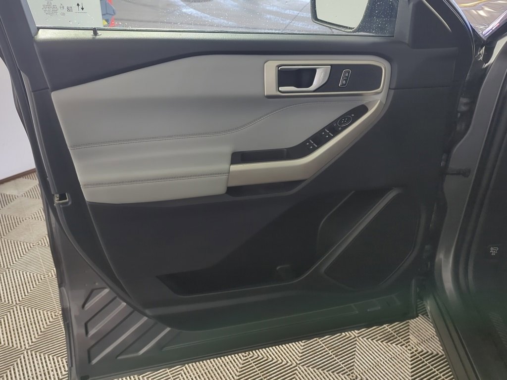 Certified 2023 Ford Explorer XLT w/ Equipment Group 202A image 10