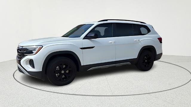 Used 2025 Volkswagen Atlas Peak Edition SE image 5