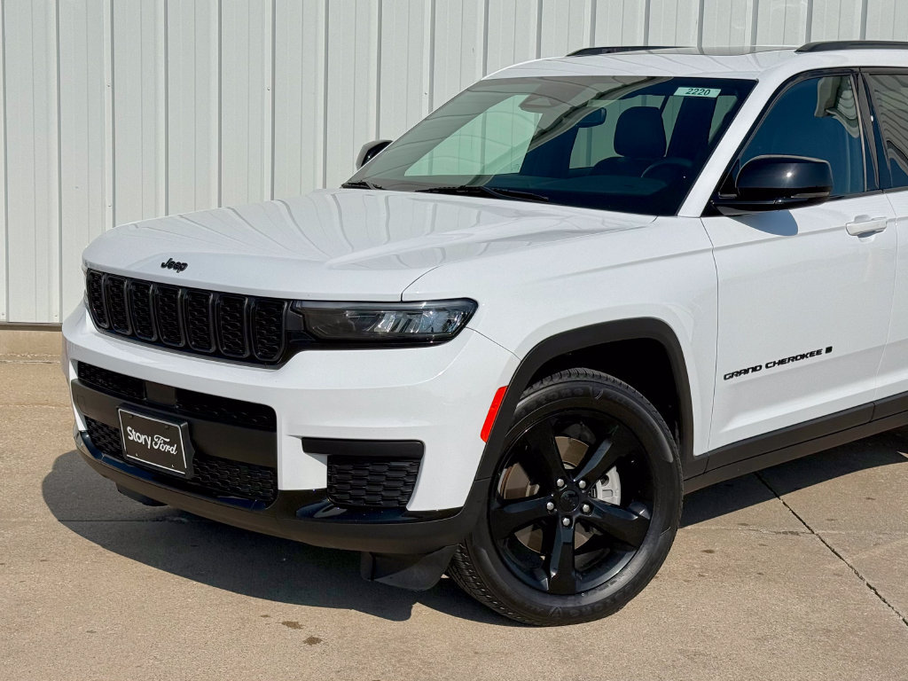 Used 2021 Jeep Grand Cherokee L Laredo AWD/4WD image 2