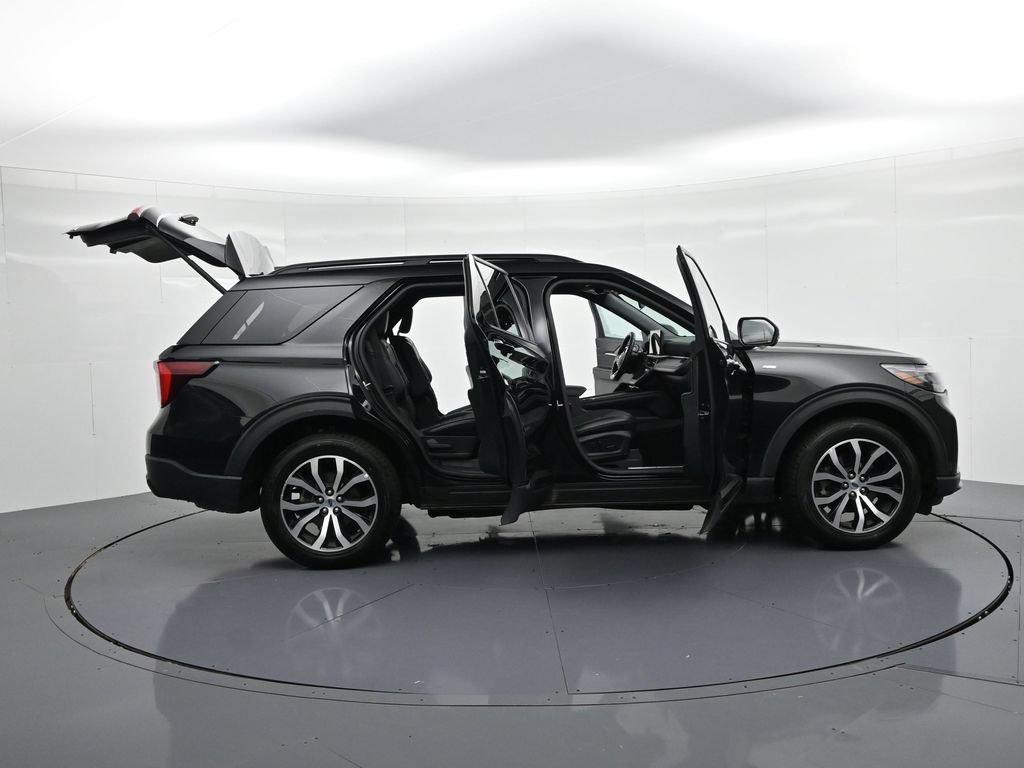 Certified 2025 Ford Explorer ST-Line AWD/4WD image 25