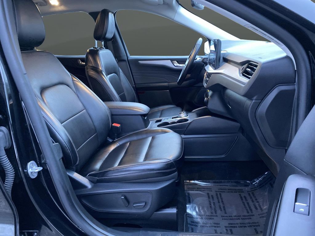 Certified 2025 Ford Escape Platinum image 39