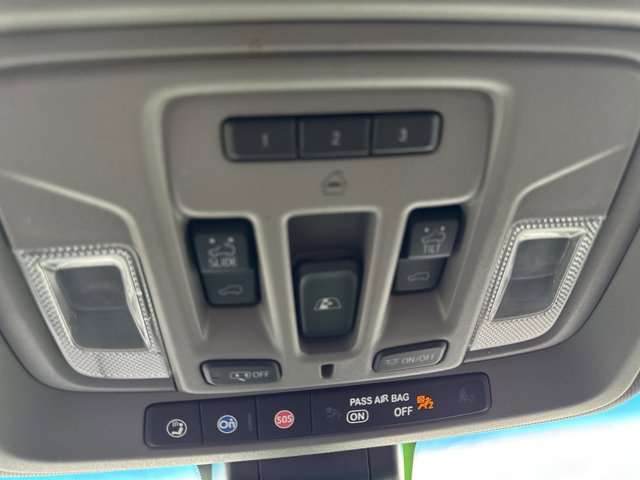 Used 2023 GMC Sierra 3500 Denali w/ Denali Ultimate Package AWD/4WD image 27